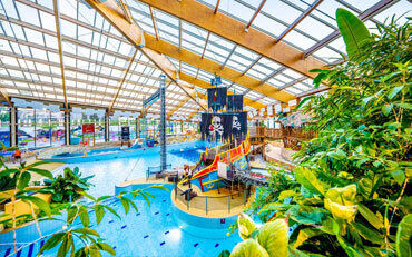 Parc aquatique à Prague avec toboggans pour un EVG
