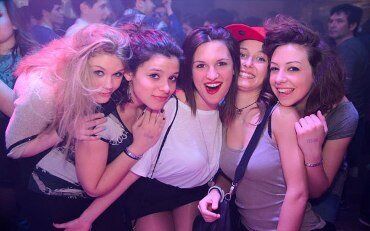Clubbing à Prague avec entrée et table réservée pour un EVG
