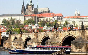 Croisière apéro sur la Vltava à Prague pour un EVG