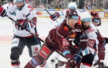 Match de hockey à Prague pendant un EVG
